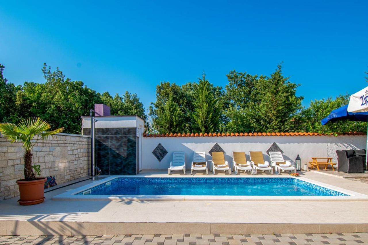 Apartments With Pool In Pula,Croatia Exterior foto